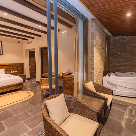 Raniban Retreat Hotel Похара Екстериор снимка