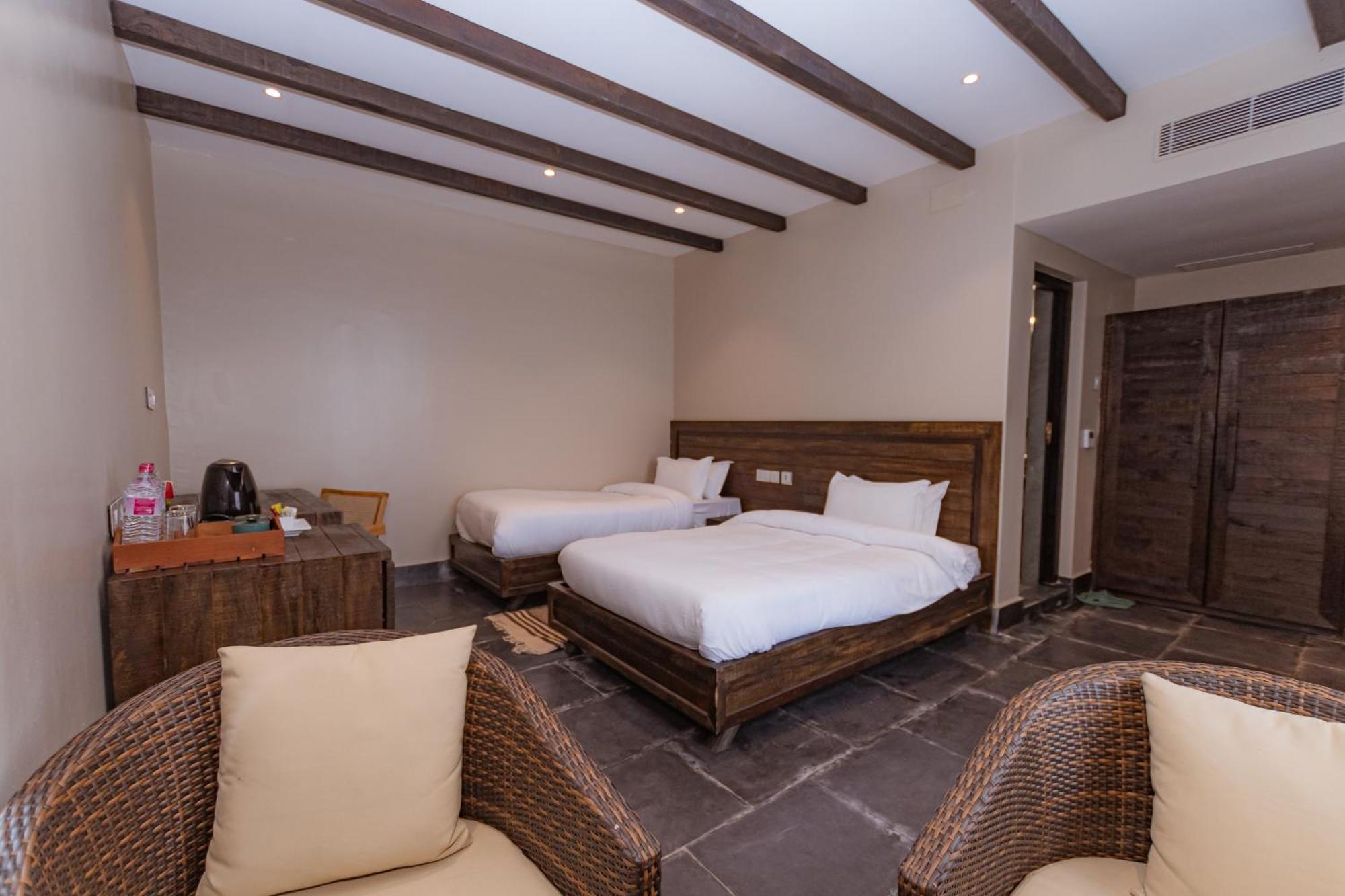 Raniban Retreat Hotel Похара Екстериор снимка
