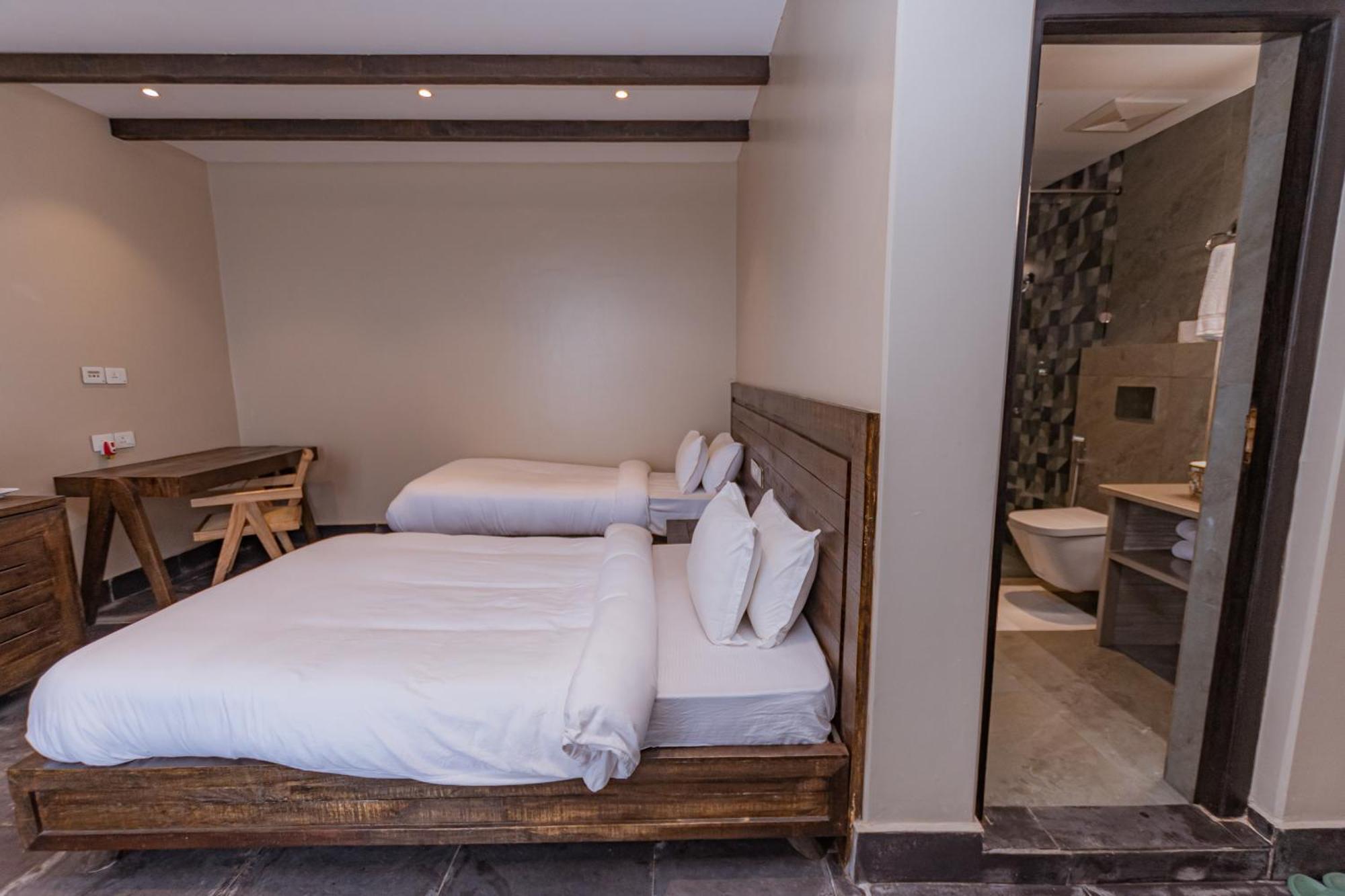 Raniban Retreat Hotel Похара Екстериор снимка
