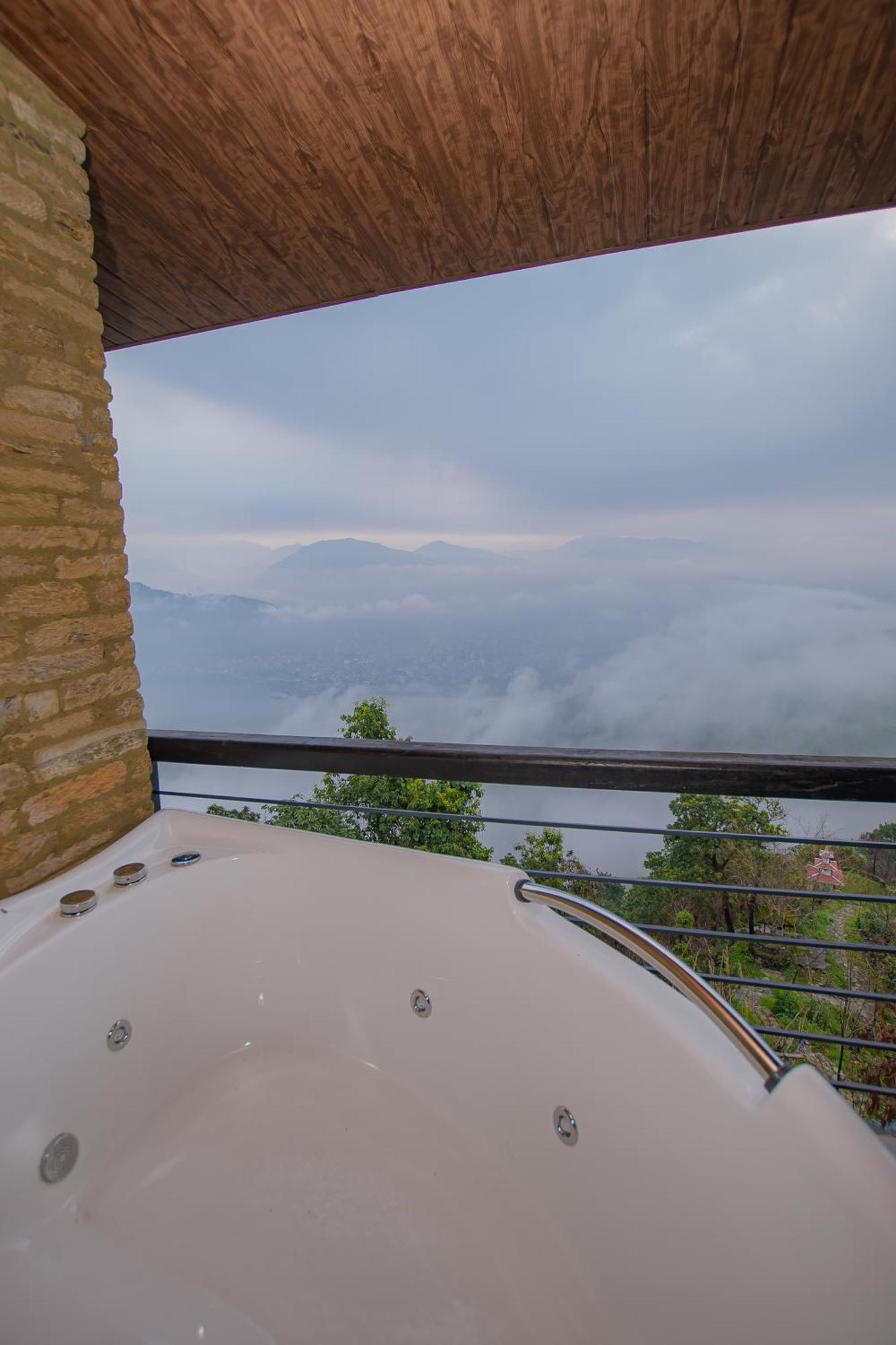 Raniban Retreat Hotel Похара Екстериор снимка