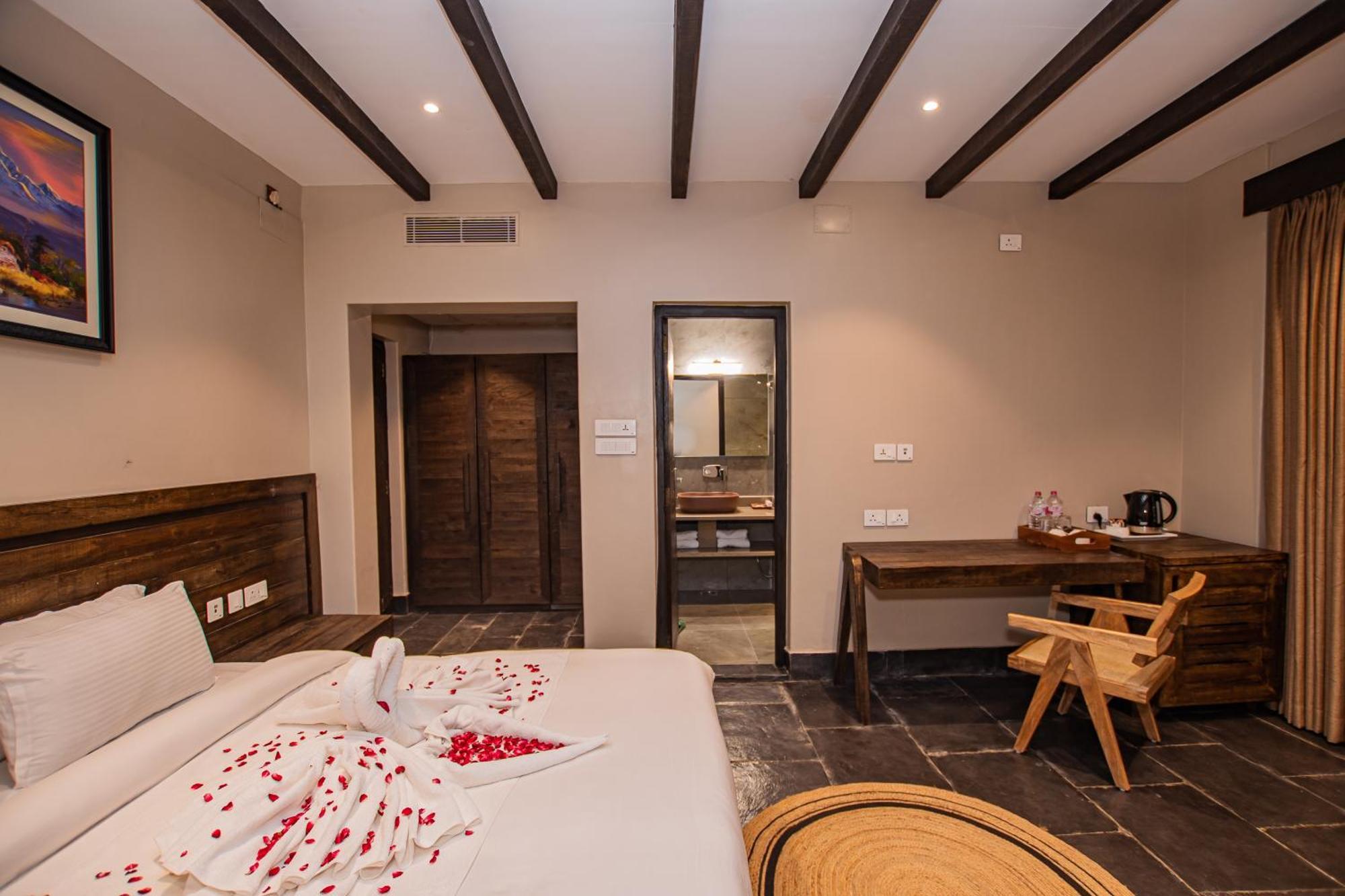 Raniban Retreat Hotel Похара Екстериор снимка