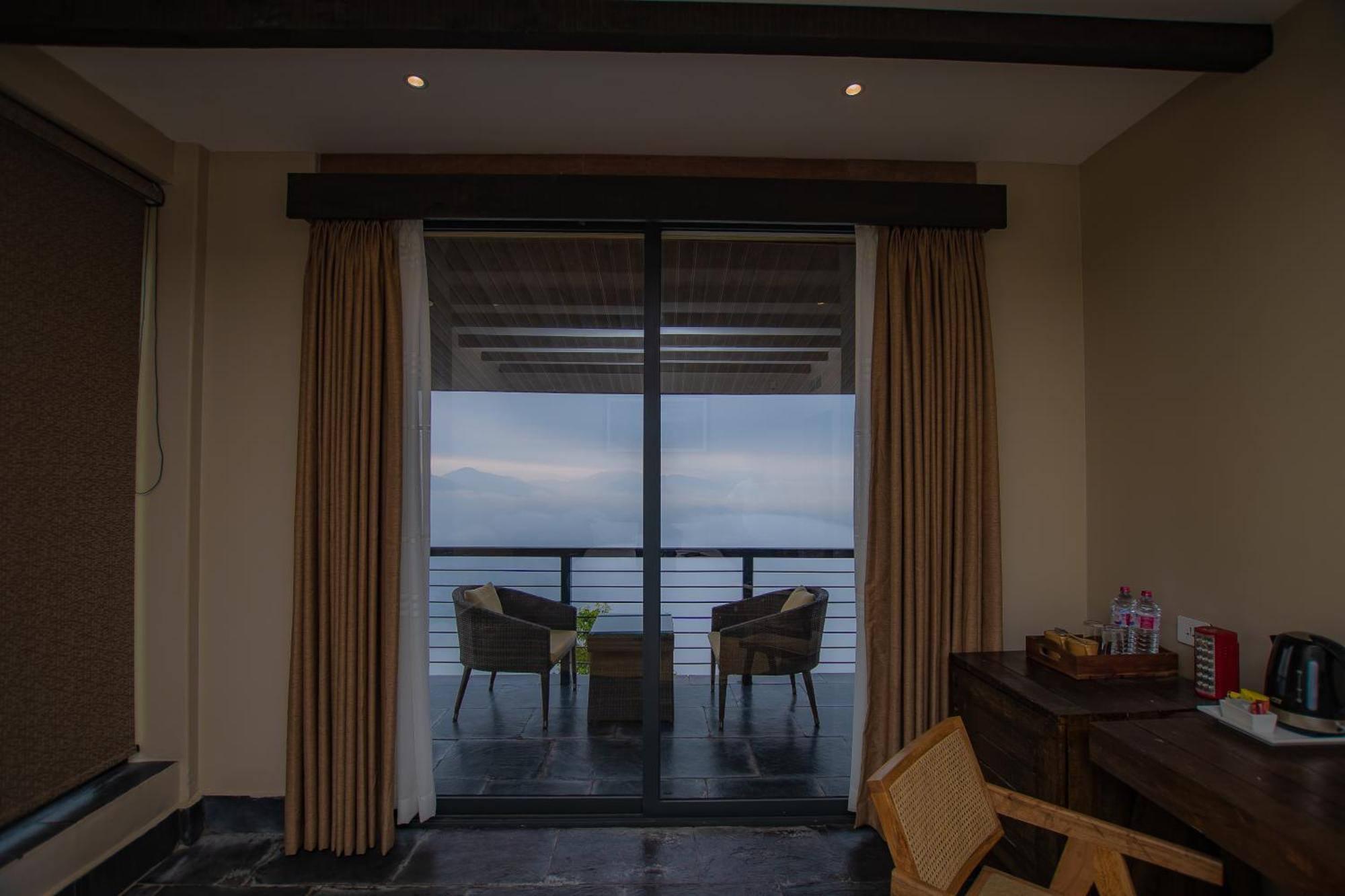 Raniban Retreat Hotel Похара Екстериор снимка
