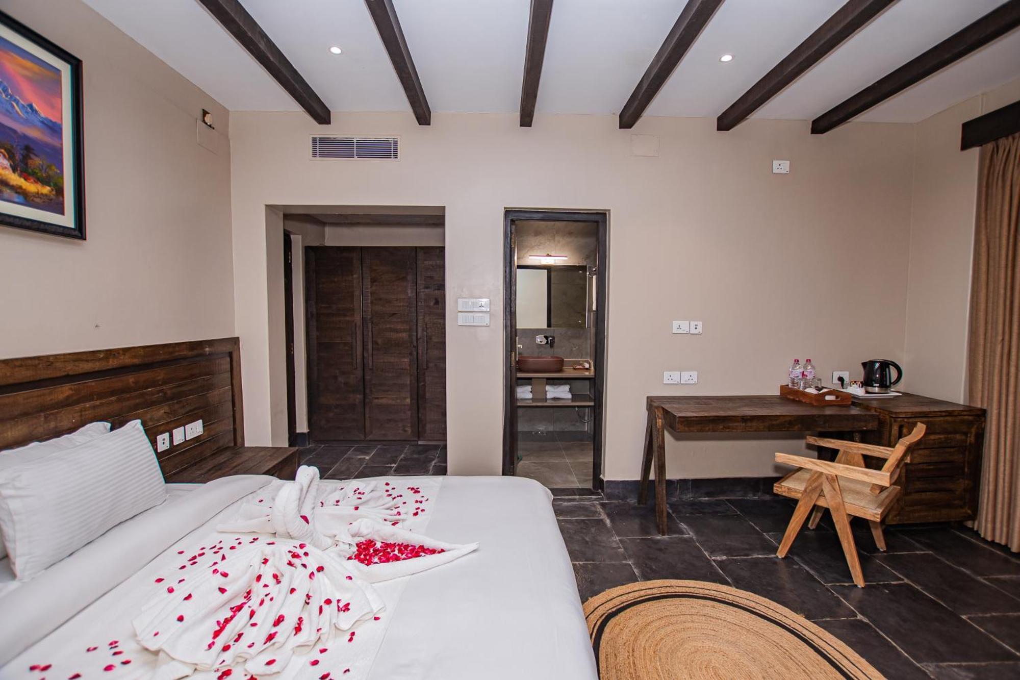 Raniban Retreat Hotel Похара Екстериор снимка