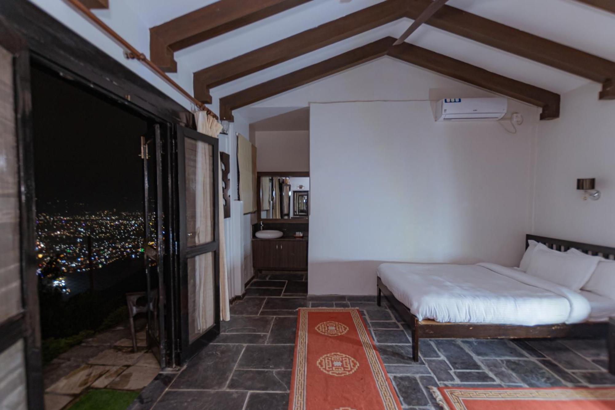 Raniban Retreat Hotel Похара Екстериор снимка